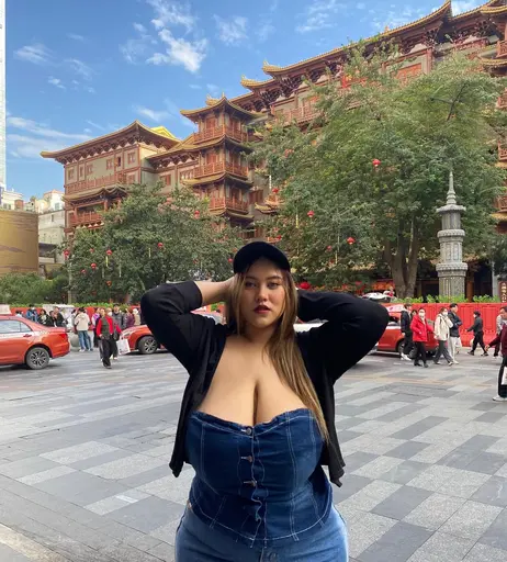 Image 3577983 from fhong_fionax / Chayada Dulyasatien (Busty Thai Model)