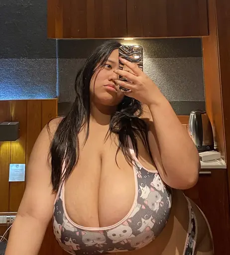 Image 3579115 from fhong_fionax / Chayada Dulyasatien (Busty Thai Model)
