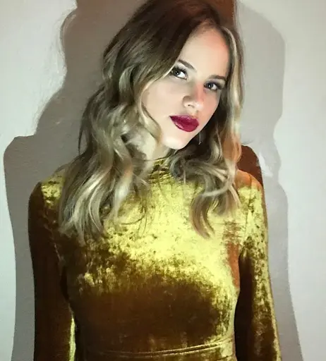 Image 6965651 from Halston Sage