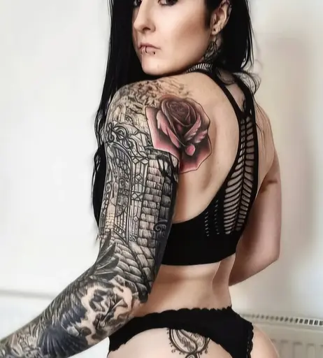 Image 6584390 from Goth muscle mommy / roxxymission