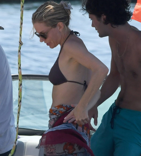 Image 6571790 from Sienna Miller