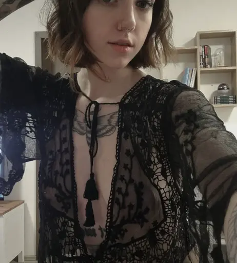 Image 6567108 from Elles