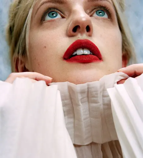 Image 5375269 from Elisabeth Moss