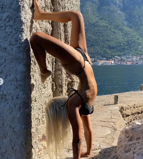 Image 5873376 from Blondieyogini  Ezgi Tabak
