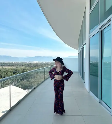 Image 4363962 from MacKenzie Porter