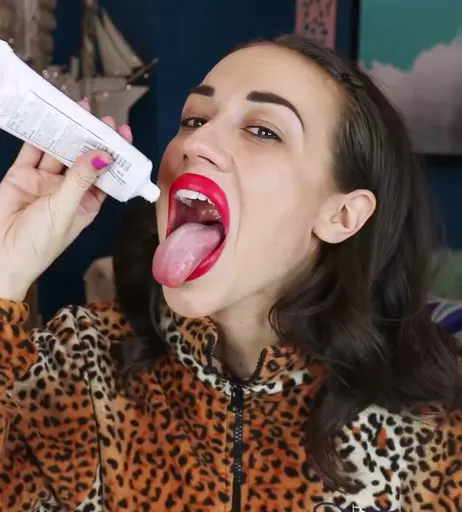 Image 4828758 from Colleen Ballinger (Miranda Sings)