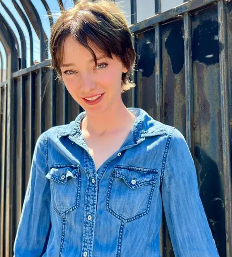 Image 4459565 from Emma Dumont