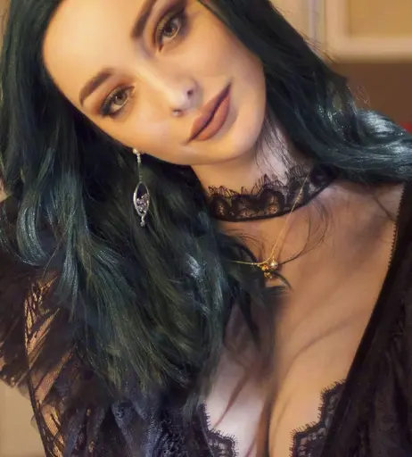 Image 4459008 from Emma Dumont