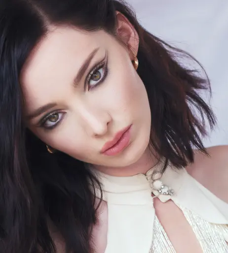 Image 4458759 from Emma Dumont