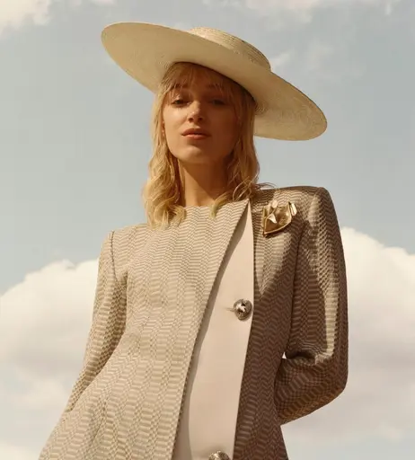 Image 4408319 from Phoebe Dynevor