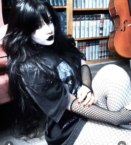 Image 4671844 from BuffGothMom