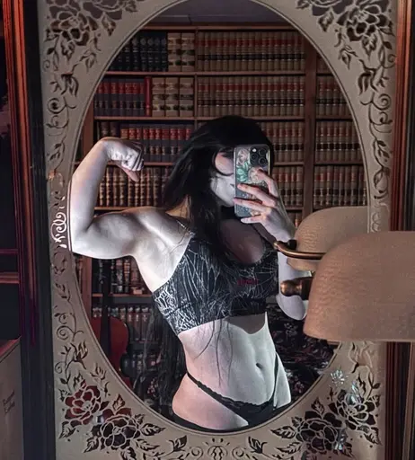 Image 4672393 from BuffGothMom