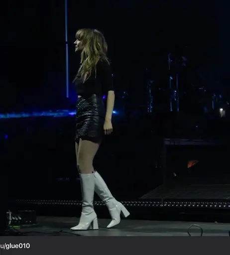 Image 7177657 from Lauren Mayberry (Singer)