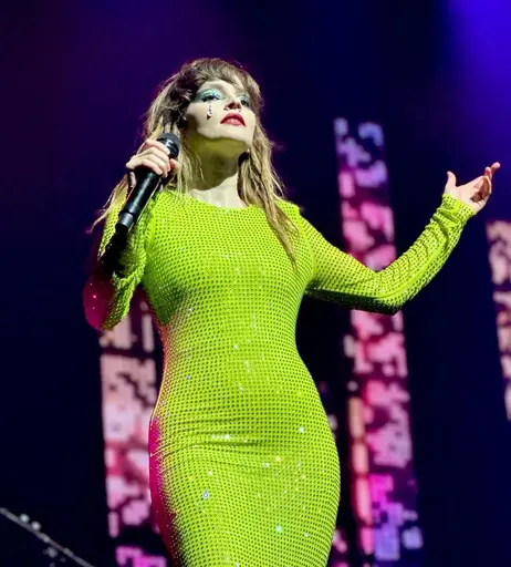 Image 7177648 from Lauren Mayberry (Singer)