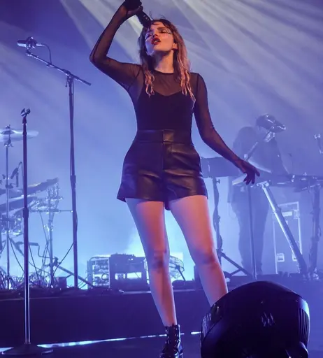 Image 7177631 from Lauren Mayberry (Singer)