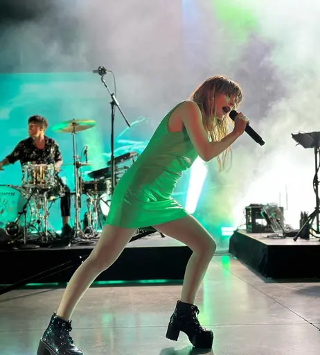 Image 7177634 from Lauren Mayberry (Singer)