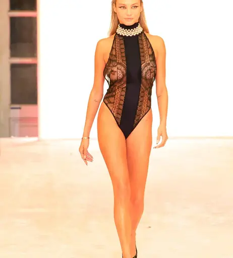 Image 7164050 from Rose Bertram Model/SI Swimsuit