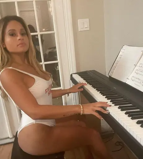 Image 7160180 from Kayla Braxton