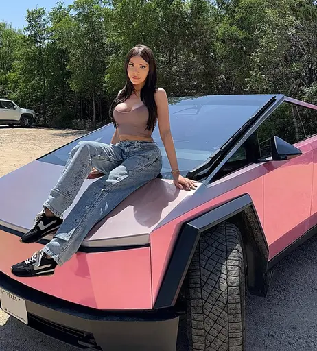 Image 7315471 from Blaire White