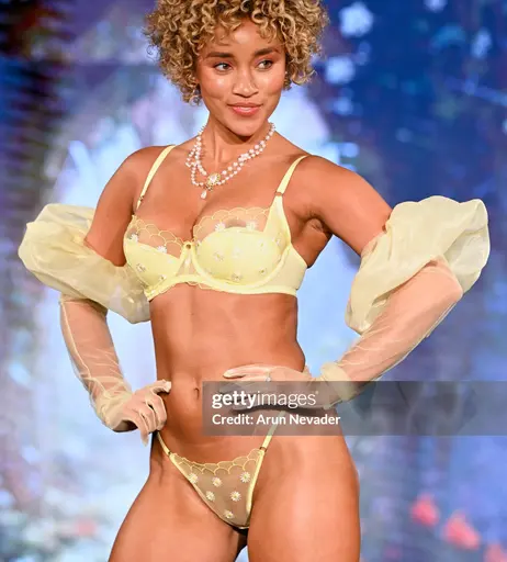 Image 7876855 from Elle Smith