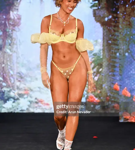 Image 7876857 from Elle Smith