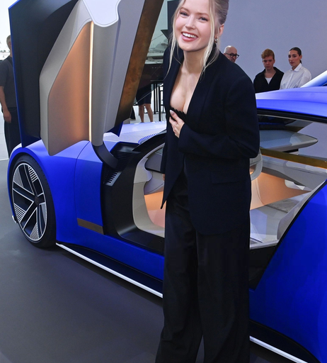 Image 7945270 from Ellie Bamber