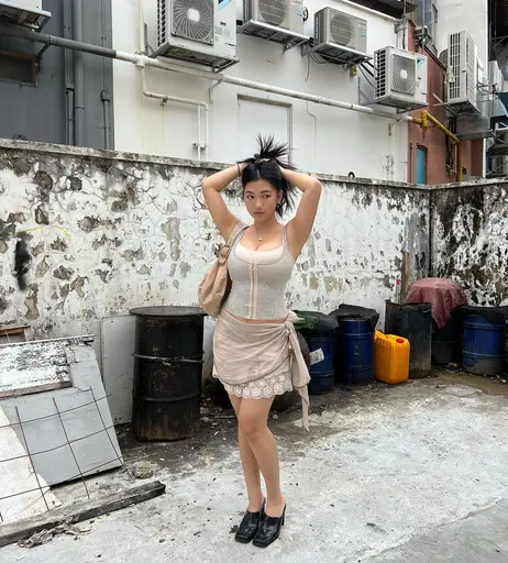 Image 7906888 from Melanie Wee / IG@melanieweee / TikTok@melaniewee