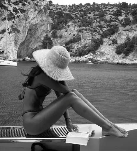 Image 7903327 from Alexandra Saint Mleux