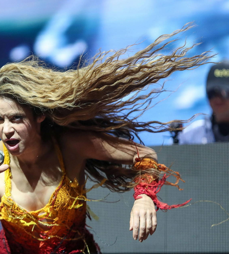 Image 7558412 from Shakira