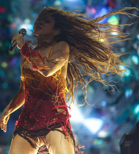 Image 7558423 from Shakira