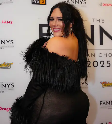 Image 7543680 from Alex Blair | itsalexblair | thecurvyfoxx