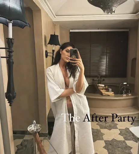 Image 7607380 from Elnaaz Norouzi