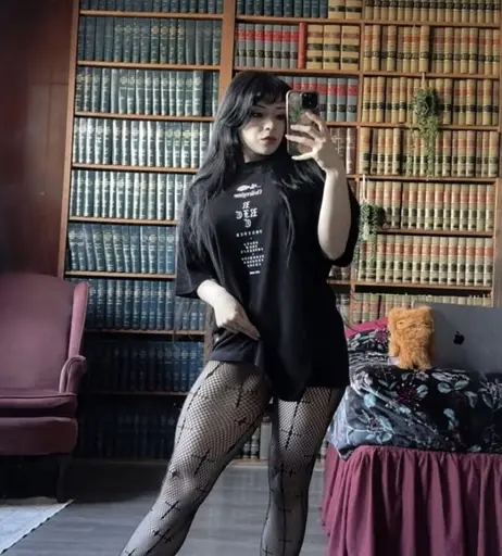 Image 7608148 from BuffGothMom