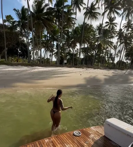 Image 7730846 from Ludmilla