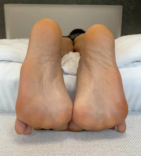 Image 7007761 from g_goldensoles | Gianna | arabian_footqueen