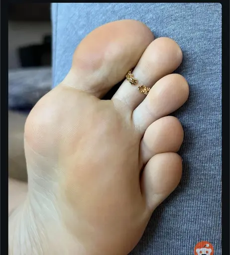 Image 7008320 from g_goldensoles | Gianna | arabian_footqueen